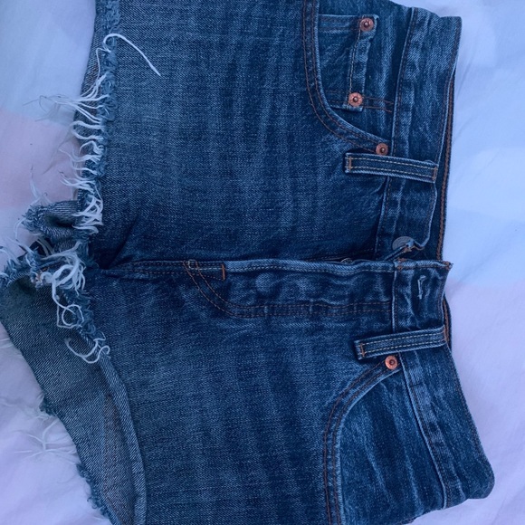 Brand New Levis shorts - Picture 2 of 3